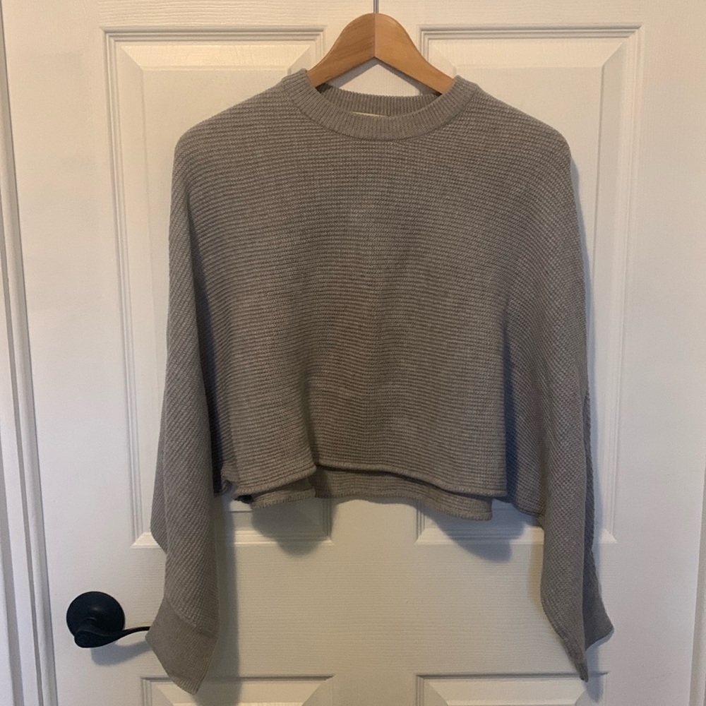 Aritzia long sleeve sweater